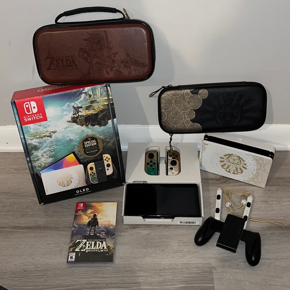Nintendo Switch OLED - The Legend of Zelda: Tears of the Kingdom Edition